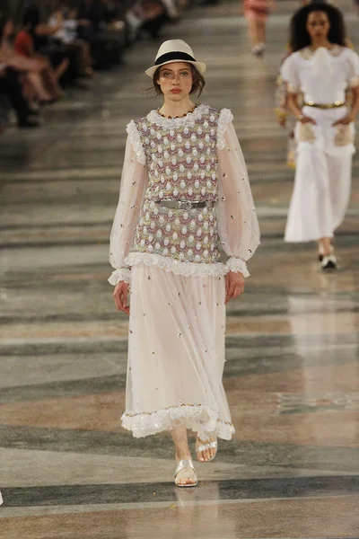 Look 77